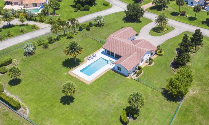 Clermont House | SWISS 16 - Golf Course