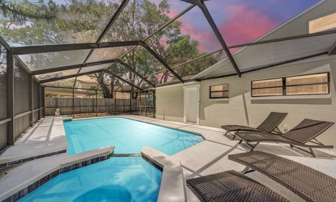 Bay Crest Park House | ⭑ Tampa Pool Family Home- Clean- Cozy-Great Location ⭑