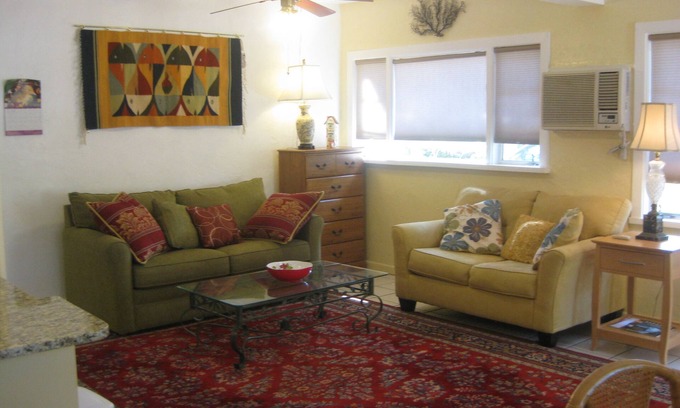 Siesta Key Apartment | Tangerine Dream, a peaceful getaway just 1.5 miles from beach & village