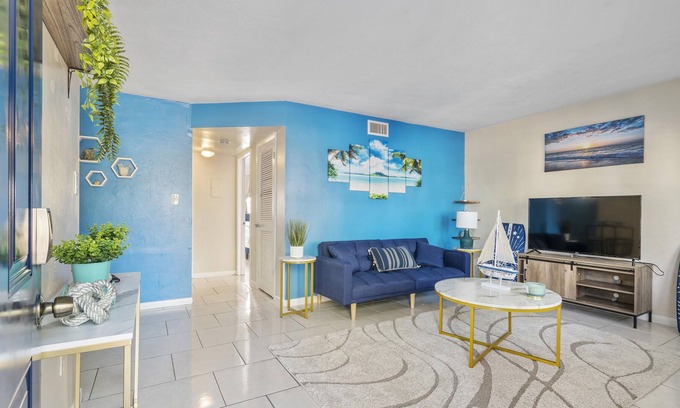 Fort Myers Apartment | 🐬THE BLUE OASIS🐬