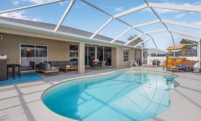 Pelican House | The Coral Reef Oasis
