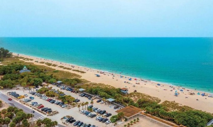Laurel House | "The Lobster" at The Shore Beach Houses Resort