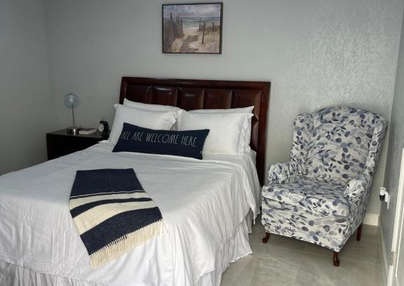West Palm Beach House | THE OCEAN PALMS SUITE