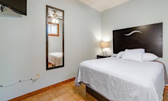 Downtown Boca Grande Historic District House | The Palmetto Inn - Blue Marlin - 2 Bedroom Queen Apartment