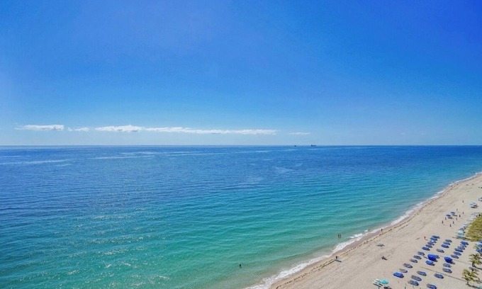 Galt Mile Condo | The perfect 2 bedroom right on the beach