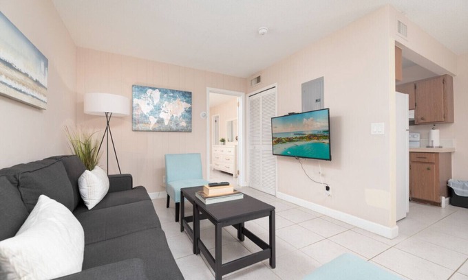 Wilton Manors Apartment | The Retreat #2 - Wilton Manors
