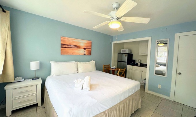 Hollywood Apartment | The St Maurice Beach Inn