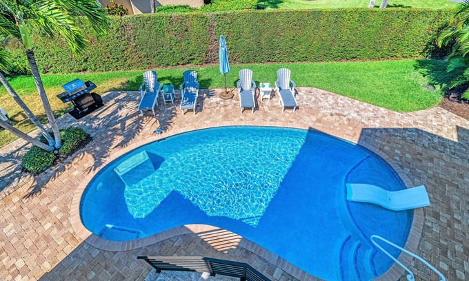 Siesta Key House | The Sun Dial | Waterfront Home on Siesta Key w/Private Pool & Large Backyard, Close to Beach!