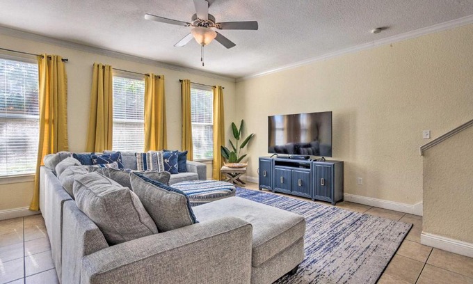 Villages of Crystal Beach House | The Sun Shack with Pool Access Less Than 1 Mi to Beach!