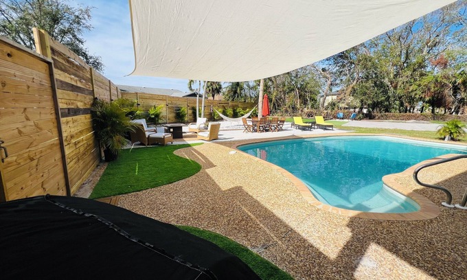 Bradenton House | The Ultimate Family Getaway! Private Pool, Pickleball & Relaxing Retreat!