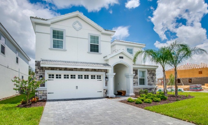 Davenport House | The Ultimate Guide to Renting Your Luxury 8 Bedroom Mansion on Champions Gate Resort