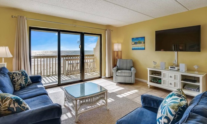 St. George Island Condo | This beautifully remodeled beachfront town home Villa.