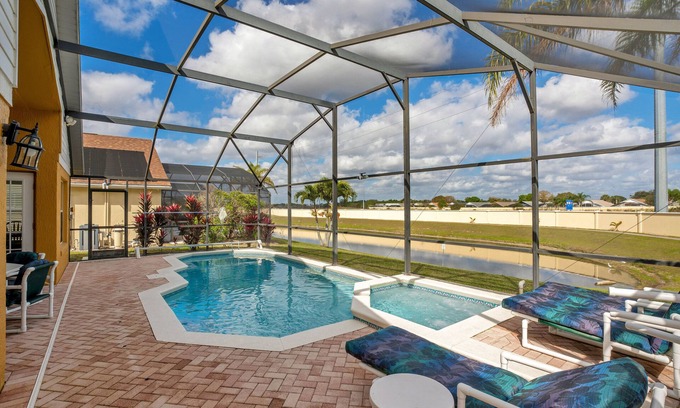 Windsor Palms Villa | *Tinkerbells Castle 1* Private Pool & Spa Overlooking Lake & Disney Fire Works
