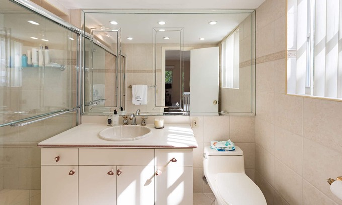 Aventura House | Townhome on the water retreat