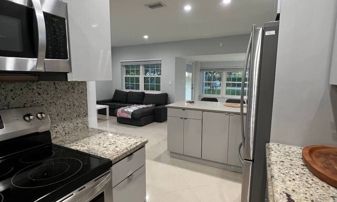 North Miami Beach House | Tranquil room in house North Miami Beach - Perfect getaway