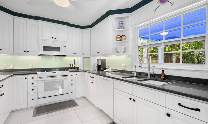 Longbeach Village House | Tree House Home in Longboat Key by RVA