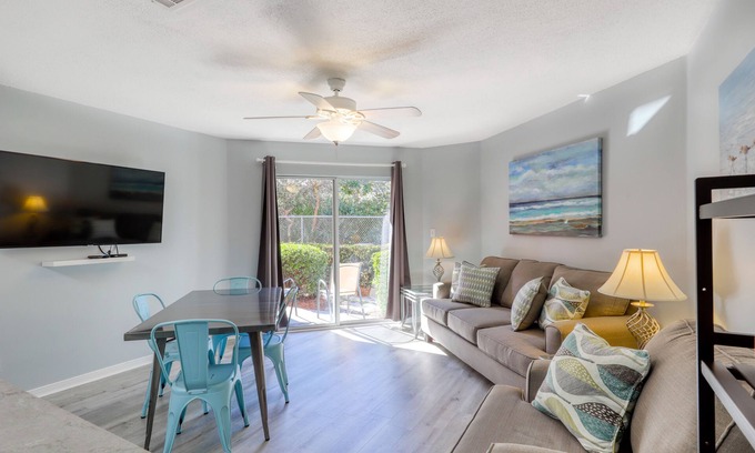 Fort Walton Beach - Destin Condo | Trendy condo with full kitchen, shared pool, and easy beach access