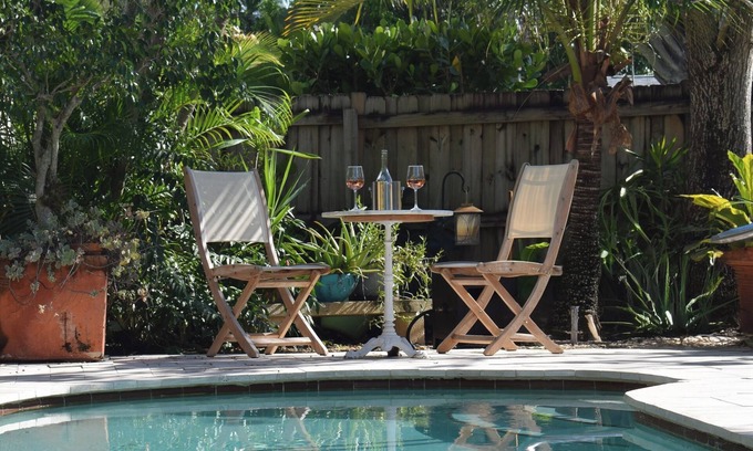 North Palm Beach House | Tropical Escape 3-bedroom house in North Palm Beach with Saltwater Pool