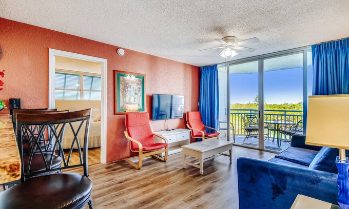 Key West Condo | Tropical Getaway with Private Balcony, Shared Pool & Hot Tub - Dogs OK