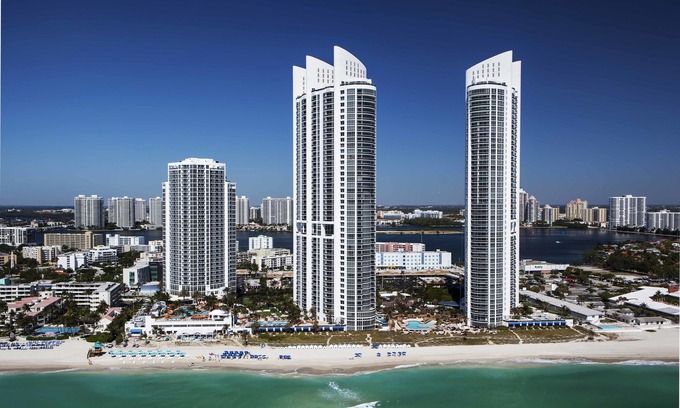 Sunny Isles Beach Hotel | Trump International Beach Resort