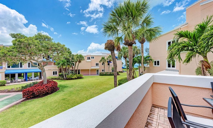 Longboat Key Condo | Unit #207 Sand Cay Beach Resort Pool and Garden View