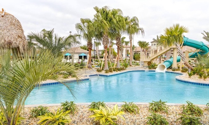 Davenport Villa | Unwind in Style at Villa 4896