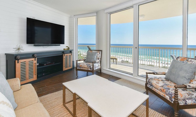 Fort Walton Beach - Destin Condo | Updated chic, modern beachfront condo w/private balcony!