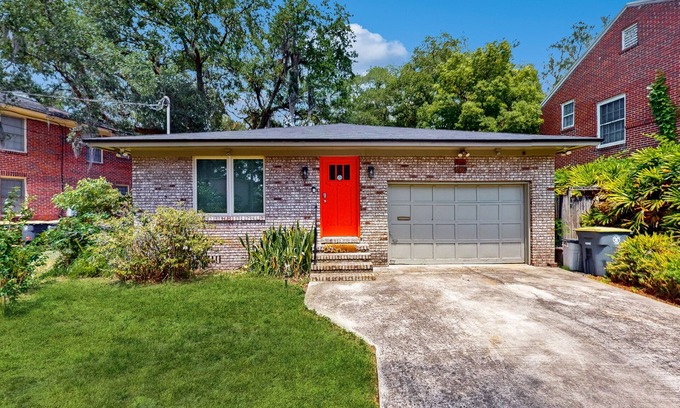 San Marco House | Updated house with enclosed yard, patio, central AC, & washer/dryer