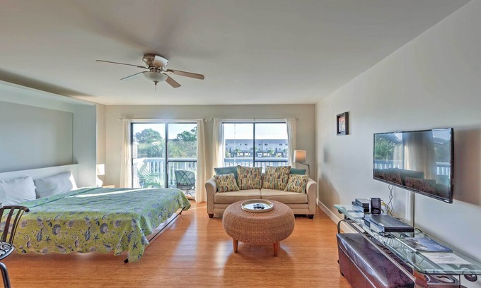 Seagrove Beach Apartment | Updated Studio Condo at Walton Dunes Beach w/ Pool