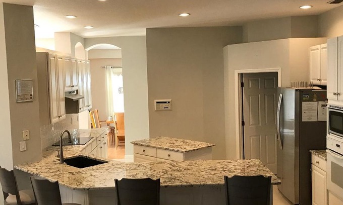 Ridgewood Lakes Villa | Upscale 4 Bedroom Vacation Home on Ridgewood Lake Golf Course - Pool, Spa, Lanai - Remodeled - Near Disney - Gated Community