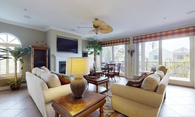 Holmes Beach Condo | Upscale condo with large deck & shared pool - just steps from the beach