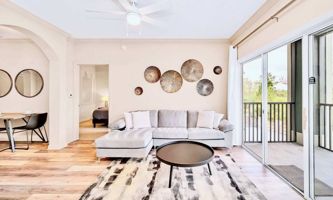 West Kissimmee Condo | Upstay 2BR Condo w Pool/Hot Tub—Near Disney