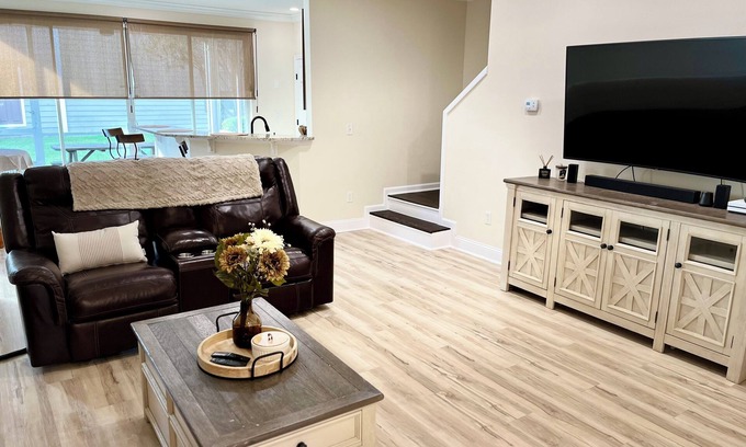 Baymeadows House | Urban Oasis - Your Ideal Home Away from Home!