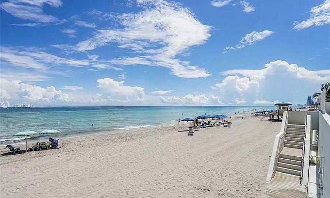 Hollywood South Central Beach Apartment | 111 m² Apartment ∙ 2 bedrooms ∙ 6 guests