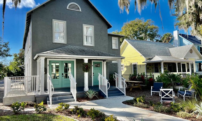 Historic District Apartment | Apartment ∙ 2 bedrooms ∙ 4 guests