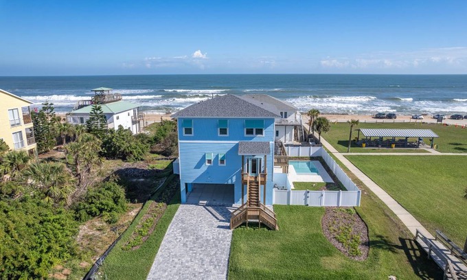 Bethune Beach House | 445 m² House ∙ 4 bedrooms ∙ 10 guests
