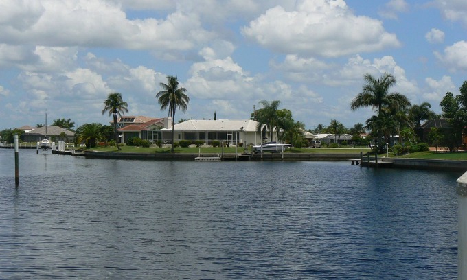 Punta Gorda House | Vacation Paradise ! Relax in the Sunshine! Waterfront ! Mins to downtown.