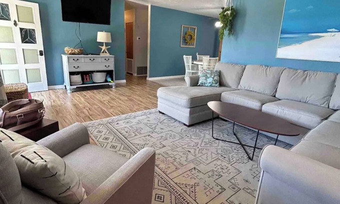 Venice Gardens House | Vacay Vibes! RV/Boat Parking+Private Pool+King Bed