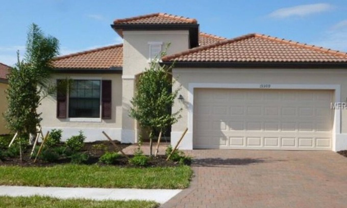 Venice House | VENICE FL. Furnished Home Gated Community