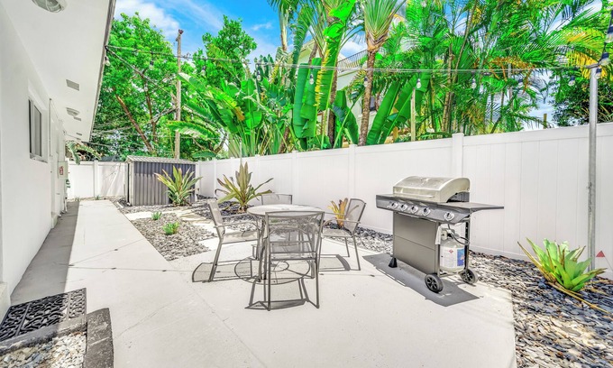 Victoria Park Apartment | Victoria Park Gem! 1 Mile to Las Olas & Beach!