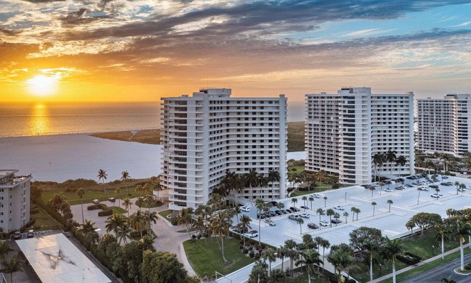 Marco Island Condo | View is a 10. This condo is new and fresh. South Seas Tower 4-1009