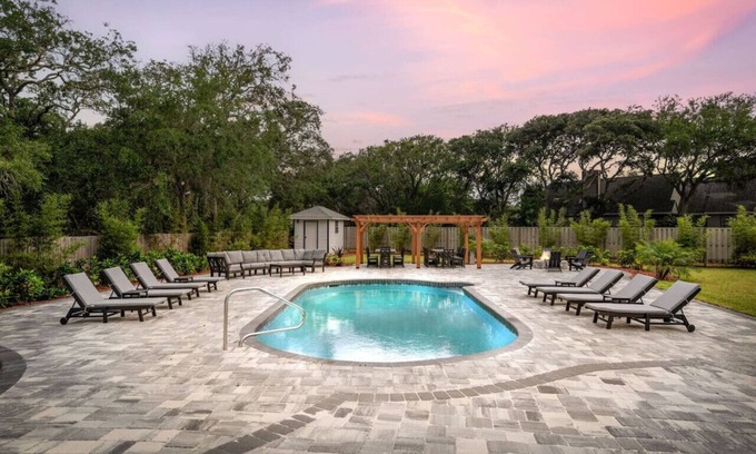 Vilano Beach House | Vilano Rose Slps 24, 6Bds/5 Bths, Pool, Wlk to Beach, Golf, Pets, Hot Tub