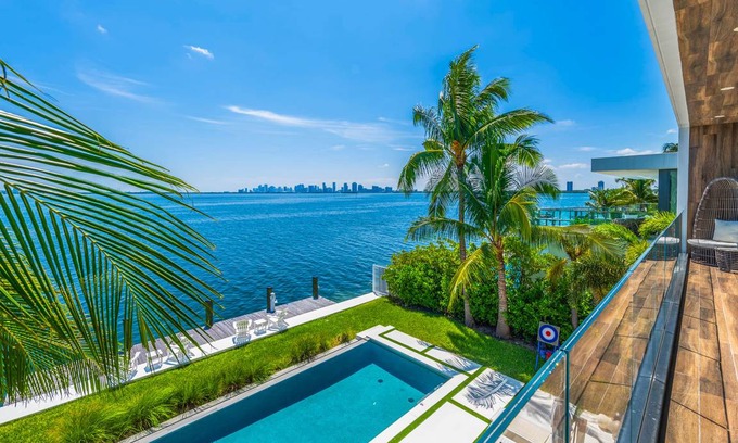 North Bay Village Villa | Villa ∙ 5 bedrooms ∙ 10 guests