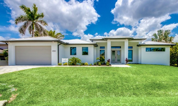 Eight Lakes Villa | Villa Florida Orange -newly built at Eight Lakes, on water, modern, pool & spa