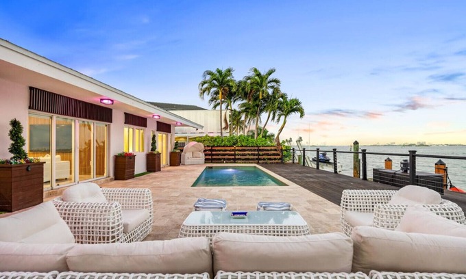 Seybold House | Villa Mara - Stunning Bay Views