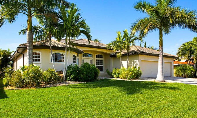 Yacht Club Villa | Villa Santa Rosa