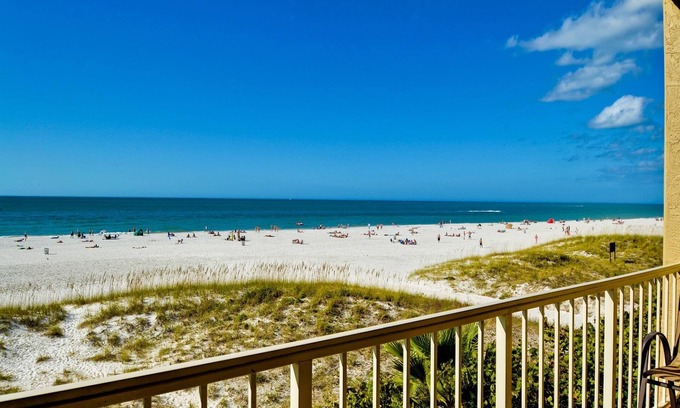 Clearwater Beach Condo | Villas of Clearwater Beach 8A Beachfront Condo