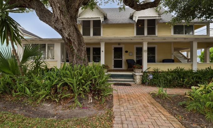 New Smyrna Beach House | Vintage Coastal Retreat: 2BR Home Near Flagler Ave & Beach