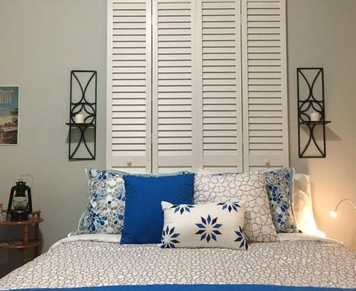 Coral Way Apartment | Walk to Restaurants and Shops - 5S