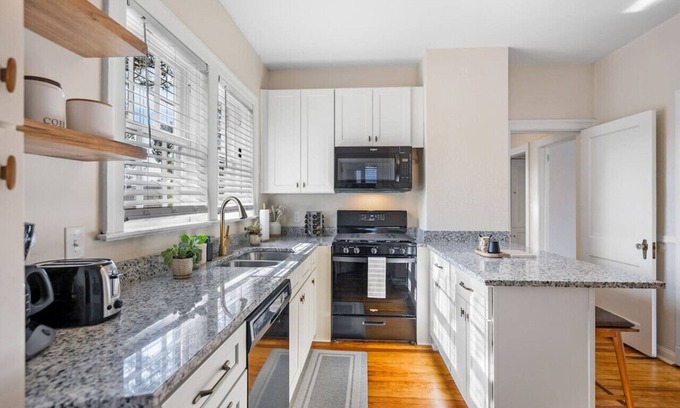 San Marco House | Walkable 8 Guests Parking 4BD/2.5Bath